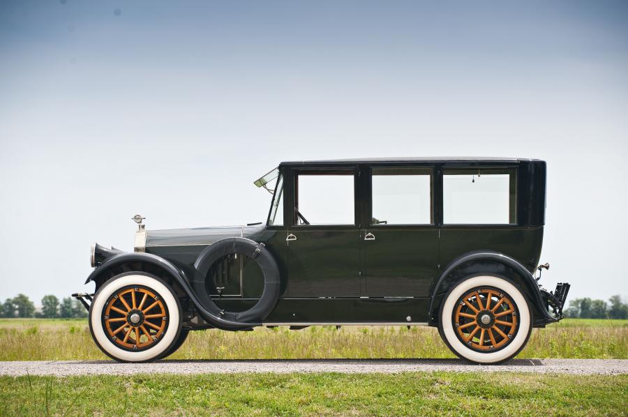 Pierce-Arrow 7-Passenger Sedan 1920 года  (фото 16 из 19)